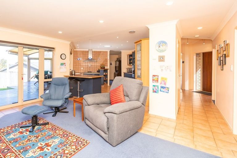 Photo of property in 25 Limousin Place, Grandview Heights, Hamilton, 3200