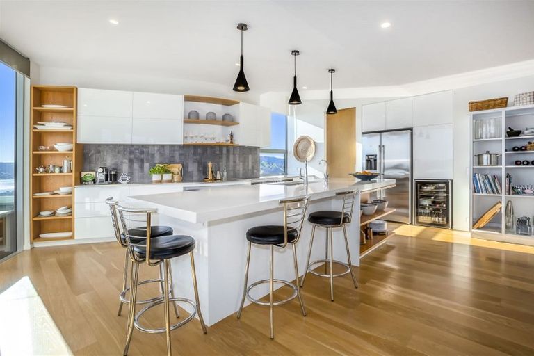 Photo of property in 10 Seascape View, Paremata, Porirua, 5024