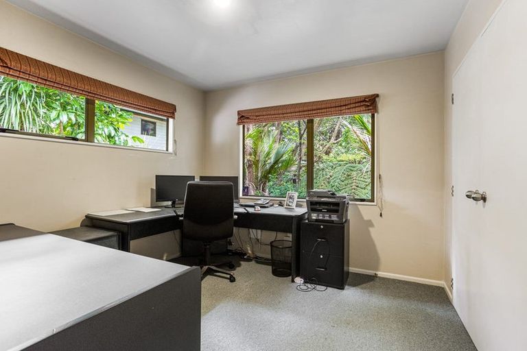 Photo of property in 16a Kingsclere Place, Goodwood Heights, Auckland, 2105