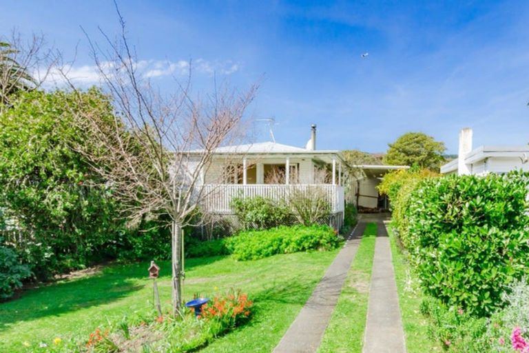 Photo of property in 35 Dale Road, Raumati South, Paraparaumu, 5032