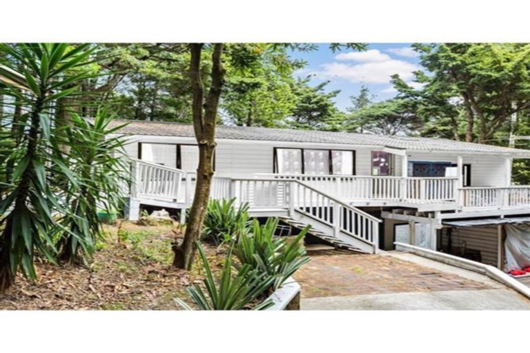 Photo of property in 41 Ridgewood Crescent, Birkenhead, Auckland, 0626