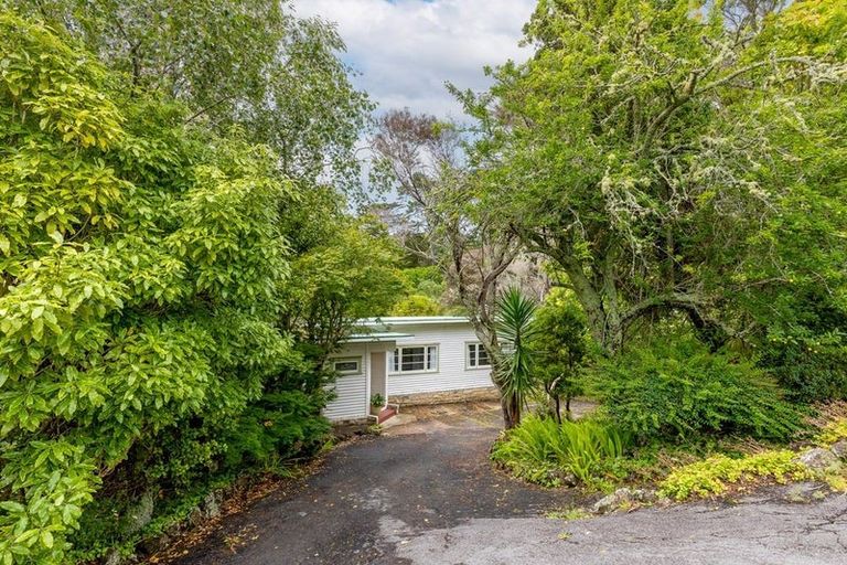 Photo of property in 15 Fairmount Road, Titirangi, Auckland, 0604