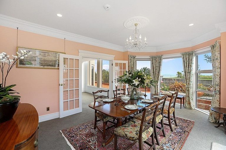 Photo of property in 1 Kawaroa Lane, New Plymouth, 4310