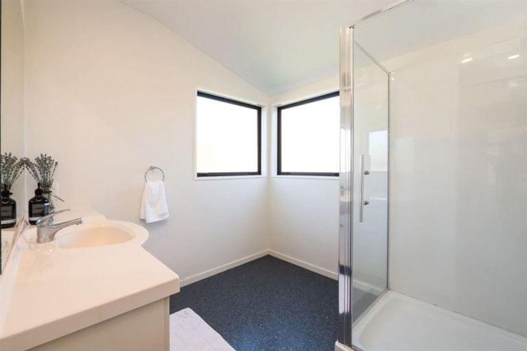 Photo of property in 32a Farquhars Road, Redwood, Christchurch, 8051