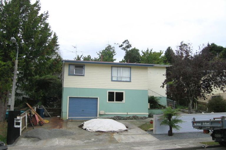 Photo of property in 27 Edelweiss Grove, Timberlea, Upper Hutt, 5018