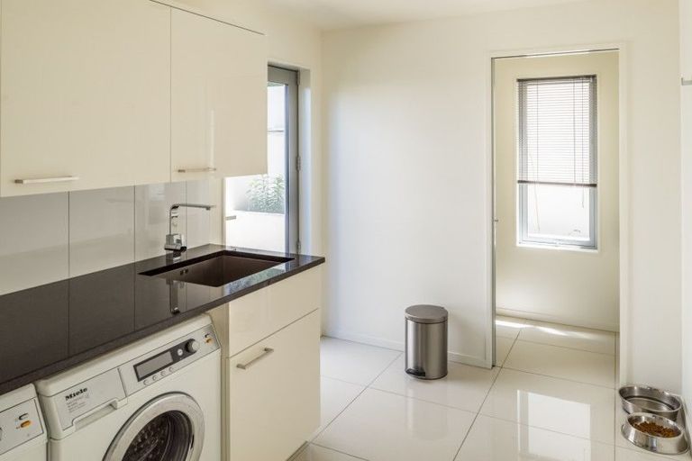 Photo of property in 1 Upper Lewisville Terrace, Thorndon, Wellington, 6011