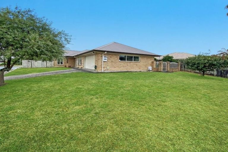 Photo of property in 2 Maahutaupeke Place, St Andrews, Hamilton, 3200