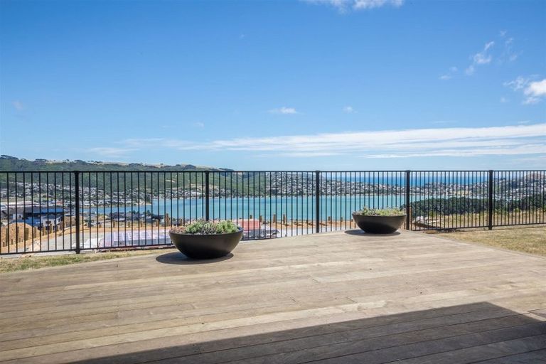 Photo of property in 4 Rotorua Grove, Aotea, Porirua, 5024