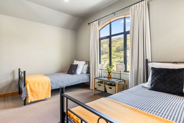 Photo of property in 2 Emerald Lane, Cashmere, Christchurch, 8022