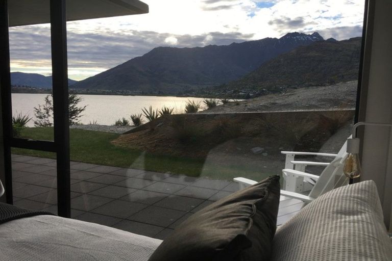 Photo of property in La Residence Du Lac, 11/527 Frankton Road, Queenstown, 9300