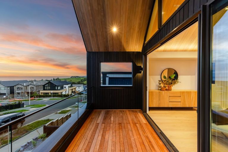 Photo of property in 53 Kumukumu Road, Long Bay, Auckland, 0630