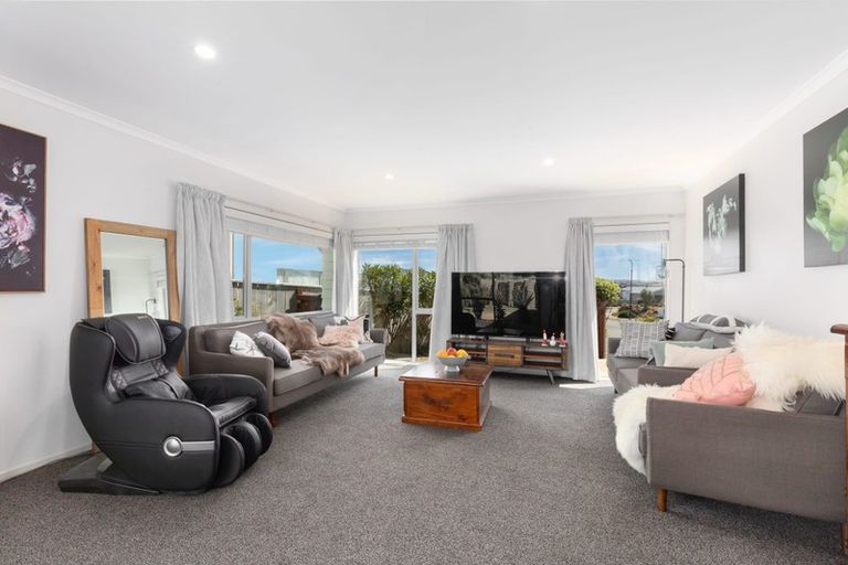 Photo of property in 6 Grace Cove, Aotea, Porirua, 5024