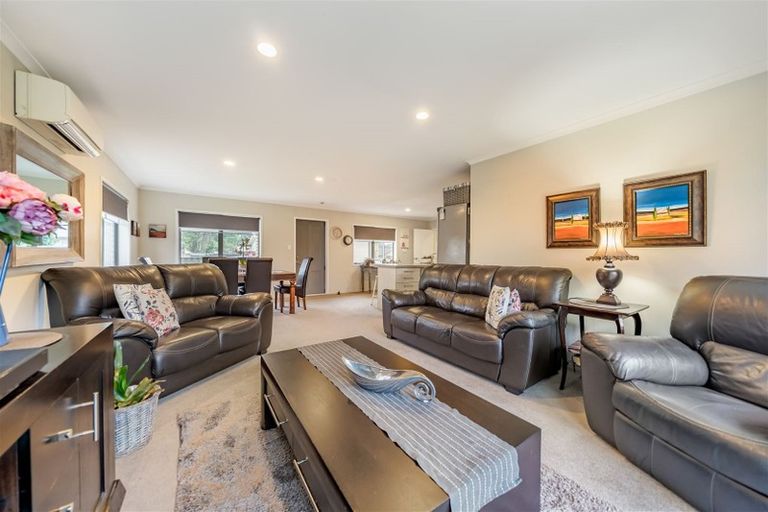 Photo of property in 3 Quartz Place, Brown Owl, Upper Hutt, 5018