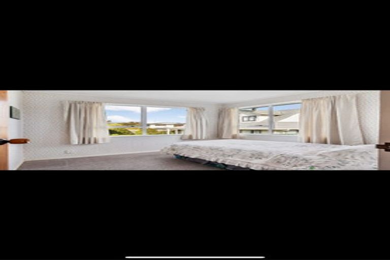 Photo of property in 6 Arima Place, Grenada Village, Wellington, 6037