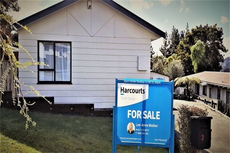 Photo of property in 3 Fenchurch Grove, Stokes Valley, Lower Hutt, 5019