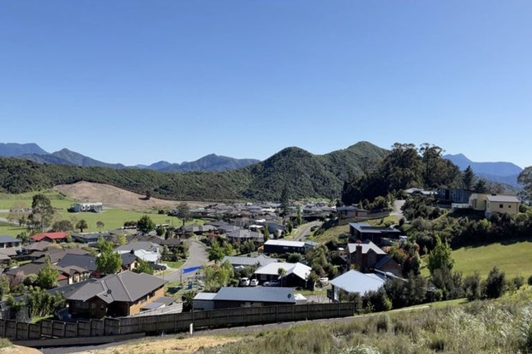 Photo of property in 10 Raukura Rise, Picton, 7220