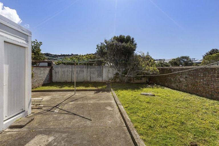 Photo of property in 100 Yule Street, Lyall Bay, Wellington, 6022