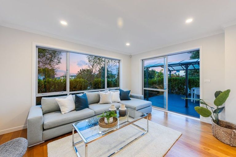 Photo of property in 17 Headland Drive, Long Bay, Auckland, 0630