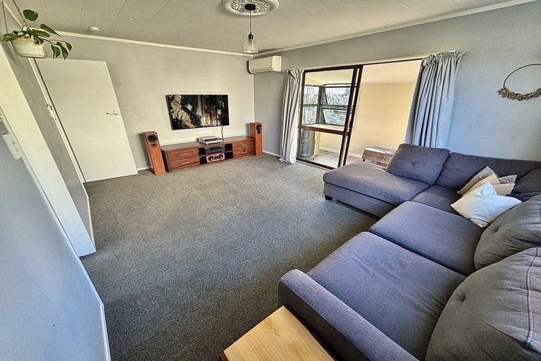 Photo of property in 9b Kansas Grove, Totara Park, Upper Hutt, 5018