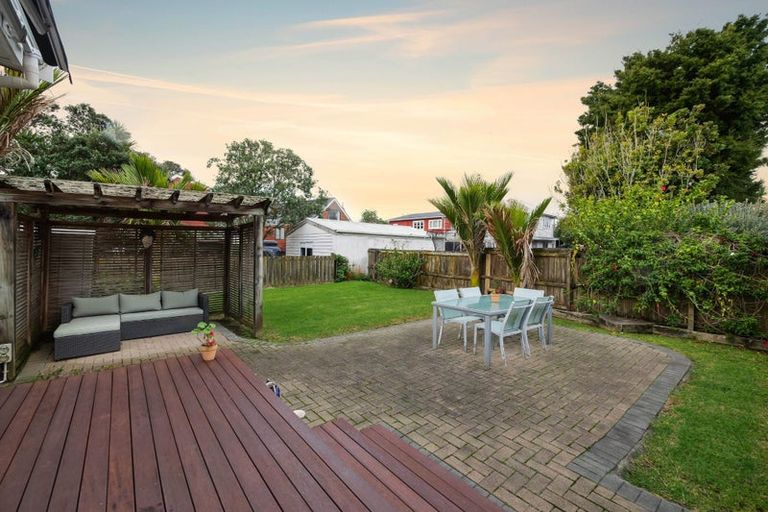 Photo of property in 1/14 Beach Road, Northcote Point, Auckland, 0627