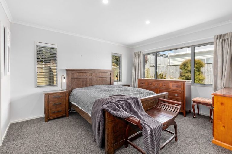 Photo of property in 6 Grace Cove, Aotea, Porirua, 5024