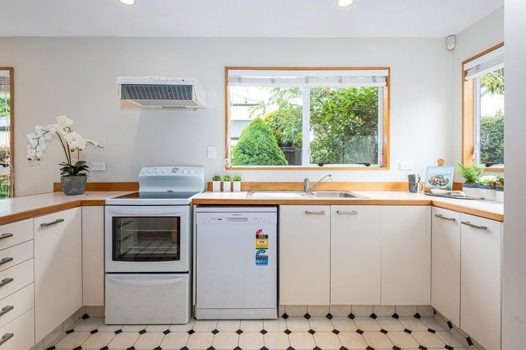 Photo of property in 2/38 Dover Street, St Albans, Christchurch, 8014