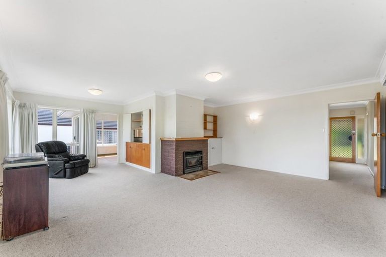 Photo of property in 86 Mellons Bay Road, Mellons Bay, Auckland, 2014