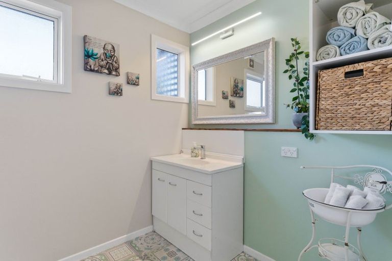 Photo of property in 4 Arrowsmith Avenue, Waipahihi, Taupo, 3330