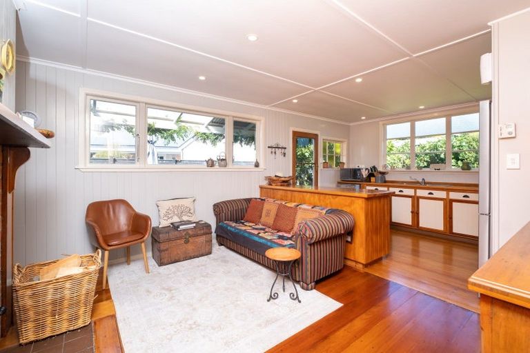 Photo of property in 2 Kaweka Place, Havelock North, 4130