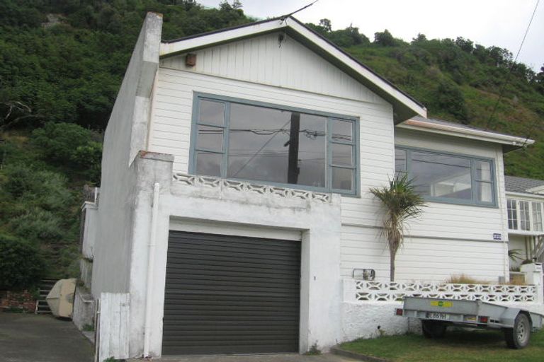 Photo of property in 288 Queens Drive, Lyall Bay, Wellington, 6022