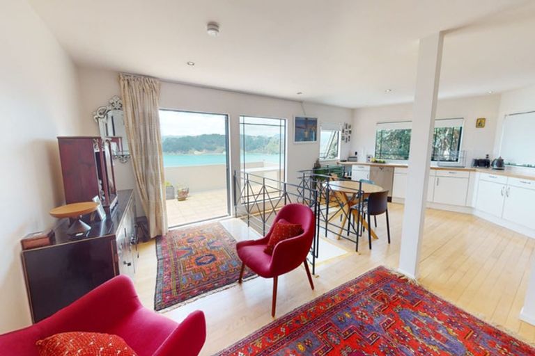 Photo of property in 2/79 Grafton Road, Roseneath, Wellington, 6011