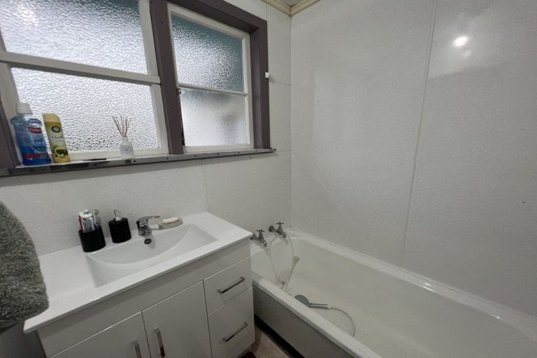 Photo of property in 16 Cardiff Street, Awapuni, Palmerston North, 4412