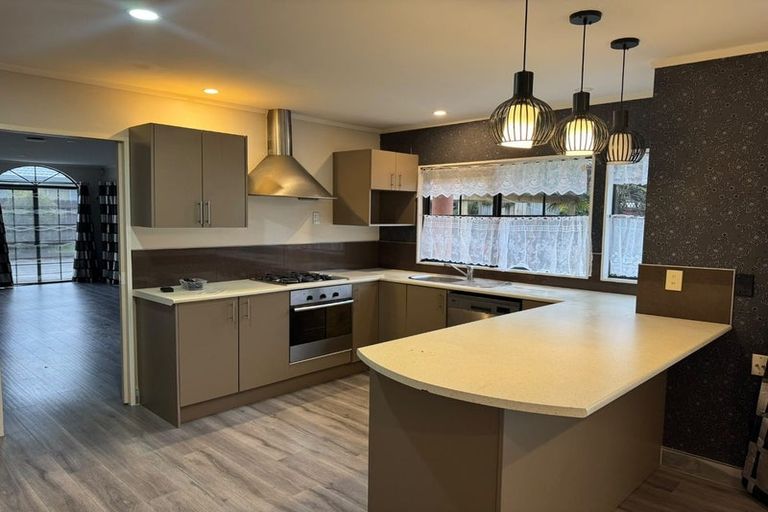 Photo of property in 25 Randwick Place, Randwick Park, Auckland, 2105