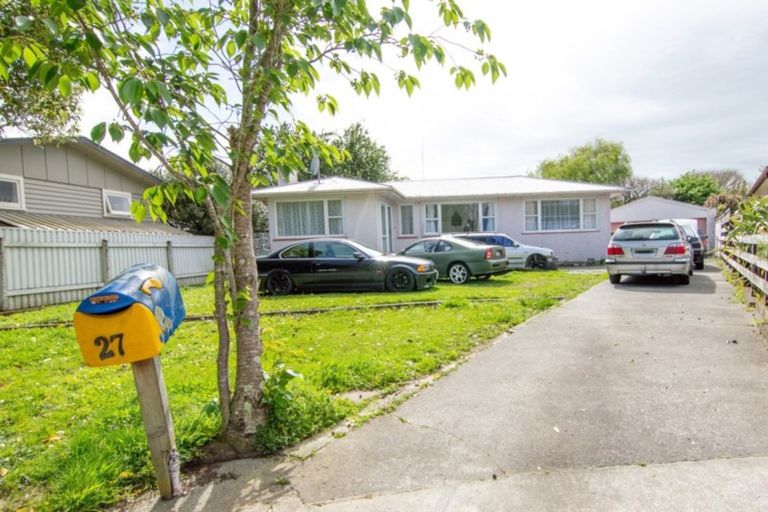 Photo of property in 27 Mokau Place, Terrace End, Palmerston North, 4410