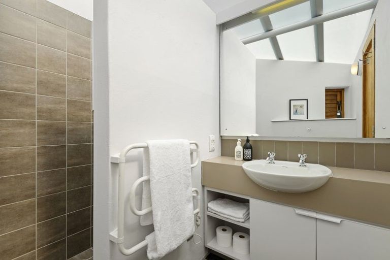 Photo of property in 1 Halcyon Way, Cashmere, Christchurch, 8022