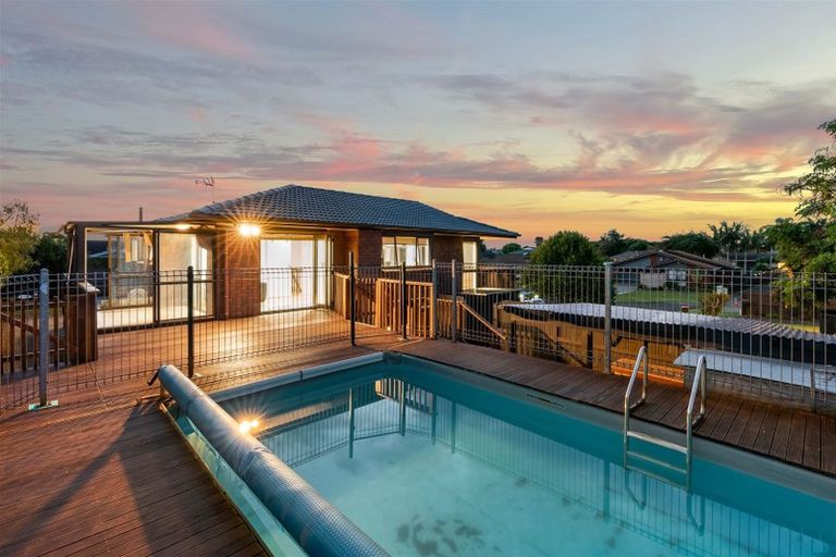 Photo of property in 3 Elrita Place, Conifer Grove, Takanini, 2112