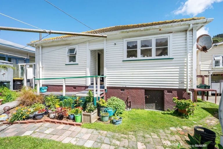 Photo of property in 70 Happy Valley Road, Owhiro Bay, Wellington, 6023