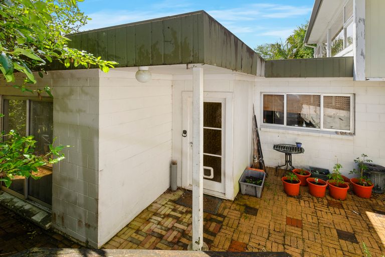 Photo of property in 130 Verran Road, Birkdale, Auckland, 0626