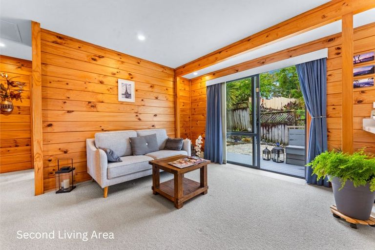 Photo of property in 2/301 Sunset Road, Sunnynook, Auckland, 0632