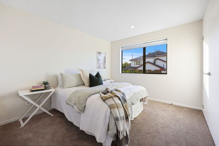 Photo of property in 33a Jillteresa Crescent, Half Moon Bay, Auckland, 2012