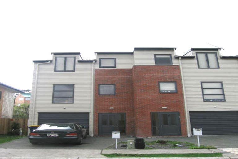 Photo of property in 21 Barnea Circle, Glen Eden, Auckland, 0602