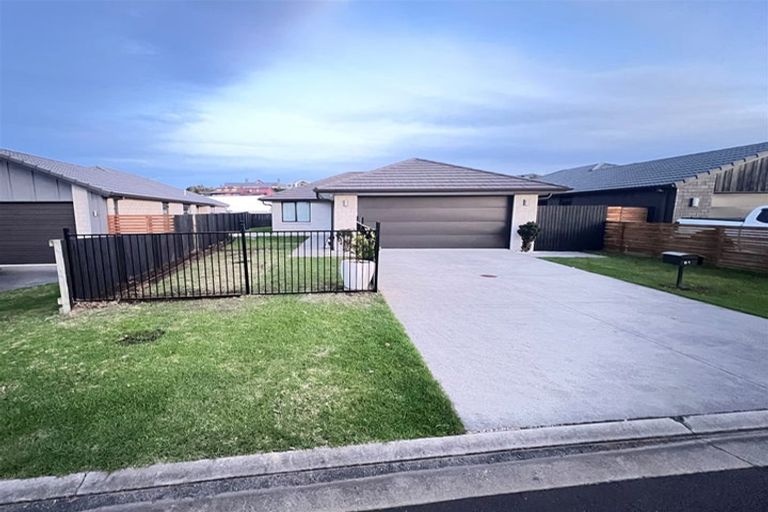 Photo of property in 61 Bert Wall Drive, Omokoroa, 3114
