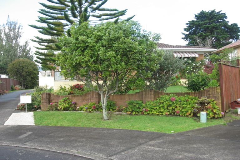 Photo of property in 1/23 Benygloe Place, Highland Park, Auckland, 2010