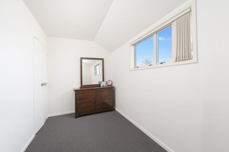 Photo of property in 3/4 Keeling Road, Henderson, Auckland, 0612