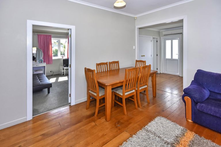 Photo of property in 11 Albert Street, Papakura, 2110