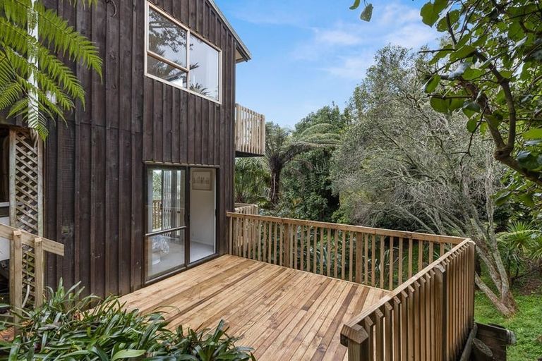 Photo of property in 1/807 East Coast Road, Northcross, Auckland, 0630