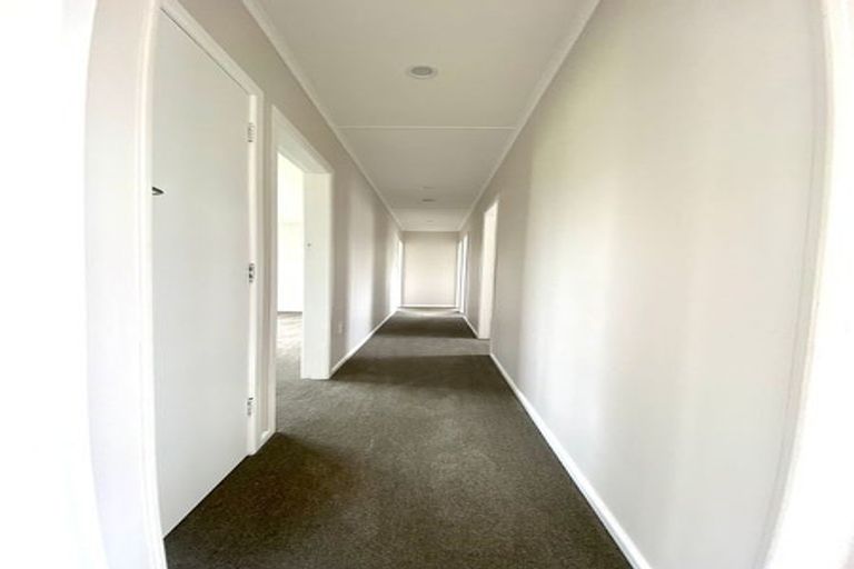 Photo of property in 11 Awatea Avenue, Paraparaumu, 5032