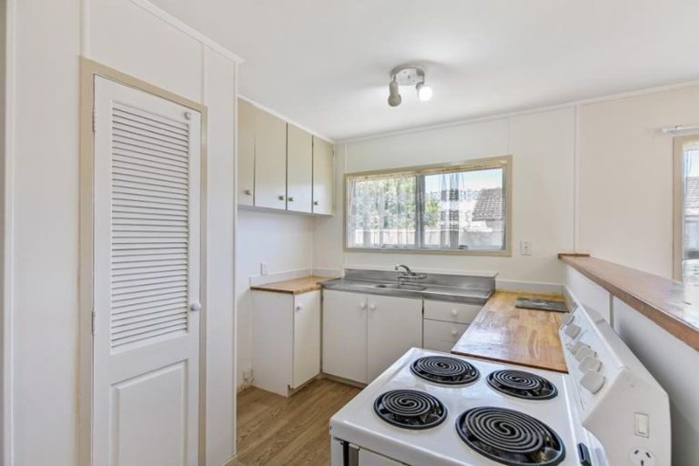 Photo of property in 1/10 Dorendia Place, Clendon Park, Auckland, 2103