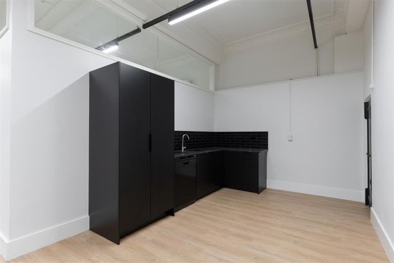 Photo of property in 1e Queen Street, New Plymouth, 4310