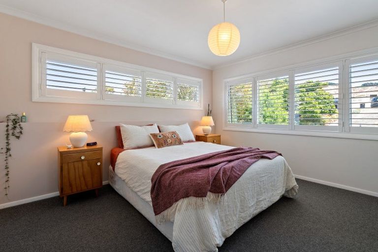 Photo of property in 19 Kereru Bend, Tawa, Wellington, 5028